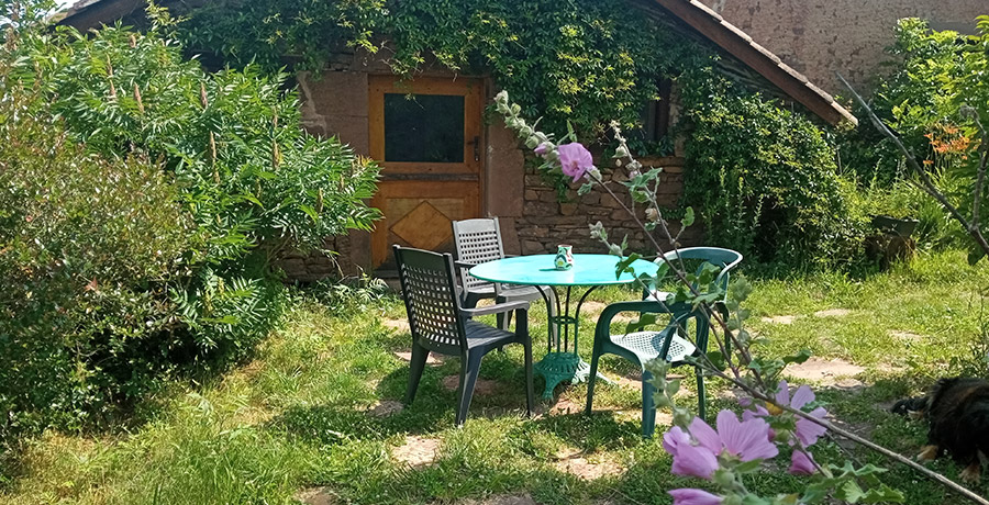 le gîte des Monts à St-izaire en Aveyron, la terrasse