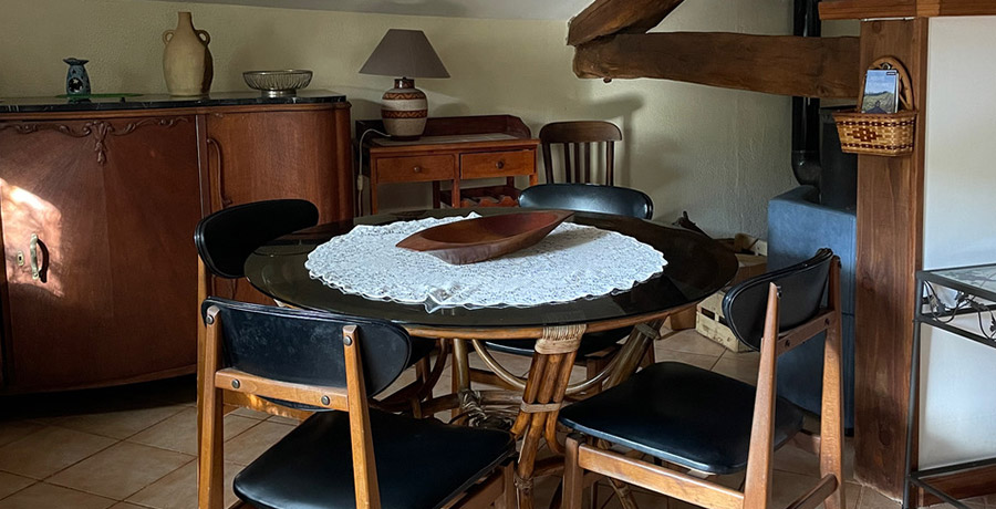 le gîte des Monts à St-izaire en Aveyron, la salle à manger