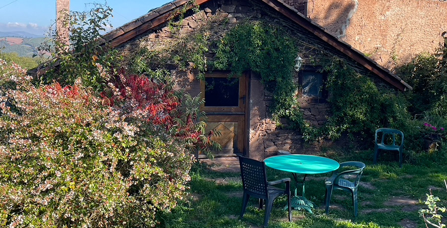 le gîte des Monts à St-izaire en Aveyron, la terrasse